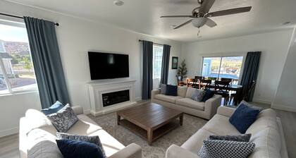 BeachVibe5 - Ideal Beach, 4BR, No cleaning fee & EV Plug