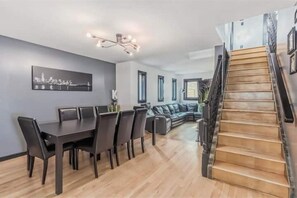 Interior - Park house in Sunnyside (Calgary)