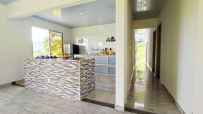Fridge, stovetop, coffee/tea maker, blender - Finca El Recuerdo, Vergara. (Vergara)