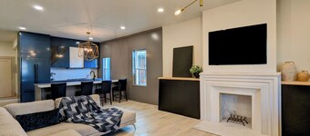 Wine, Dine, Walk! Designer Style & Prime Location Modern 1st Floor Apartment