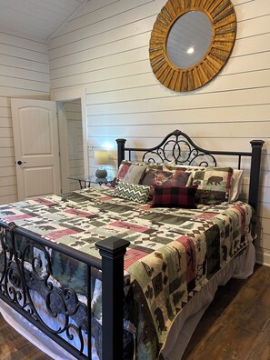 2 habitaciones, escritorio, tabla de planchar con plancha y wifi gratis 