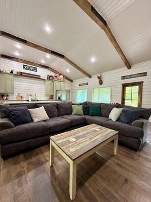 Smart TV, chimenea, videojuegos y reproductor de DVD 