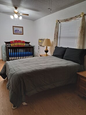 3 chambres, bureau, fer et planche à repasser, Wi-Fi gratuit