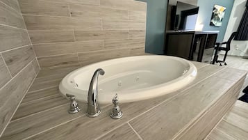 Eenpersoonskamer, 1 kingsize bed, roken, bubbelbad | Bubbelbad