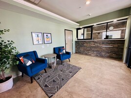 Sala de estar en el lobby