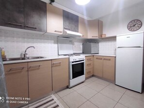 Kühlschrank, Ofen, Herdplatte, Geschirrspüler