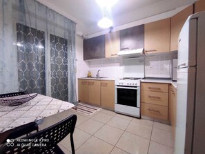 Kühlschrank, Ofen, Herdplatte, Geschirrspüler