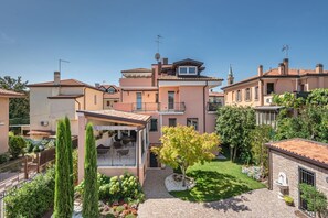 Exterior - GuestHost - Outbuilding used as an apartment located on the first floor.There are 20 steps to access it.In 60 square meters of space it accommodates 4 people, with a double bedroom and a double sofa bed in the living room.There is an external large balco (Padova)
