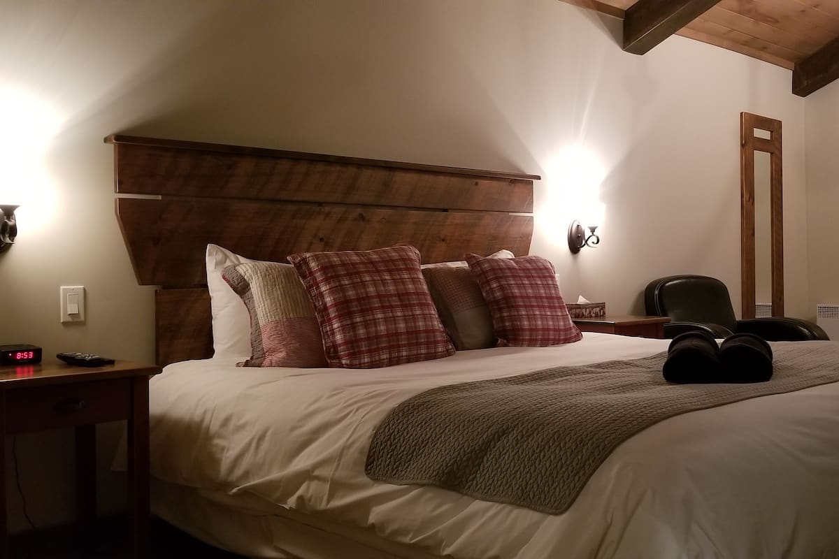 1 bedroom, premium bedding, down duvets, Tempur-Pedic beds