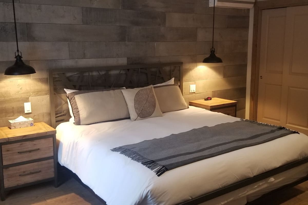 1 bedroom, premium bedding, down duvets, Tempur-Pedic beds