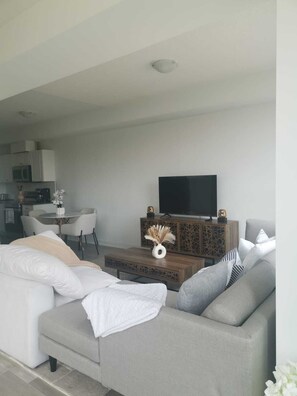 Comfort Villa, Non Smoking, Ensuite | Living area | Netflix, streaming services - Urban North Townhomes (Barrie)