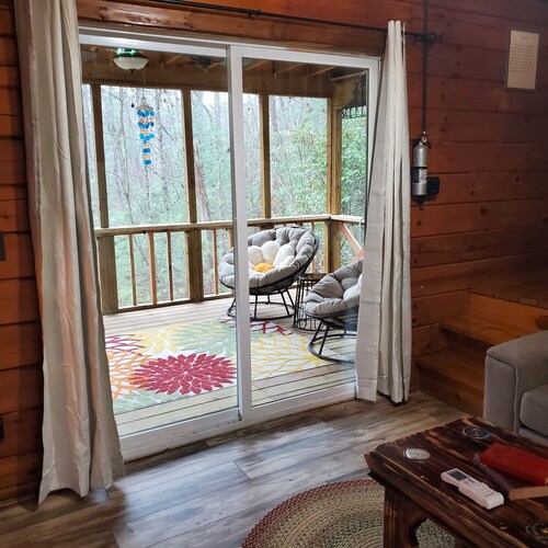 Lazy Daisy Loft - Relaxing and romantic getaway