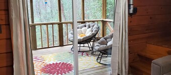 Lazy Daisy Loft - Relaxing and romantic getaway