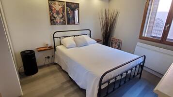 2 chambres, coffres-forts dans les chambres, fer et planche Ă repasser