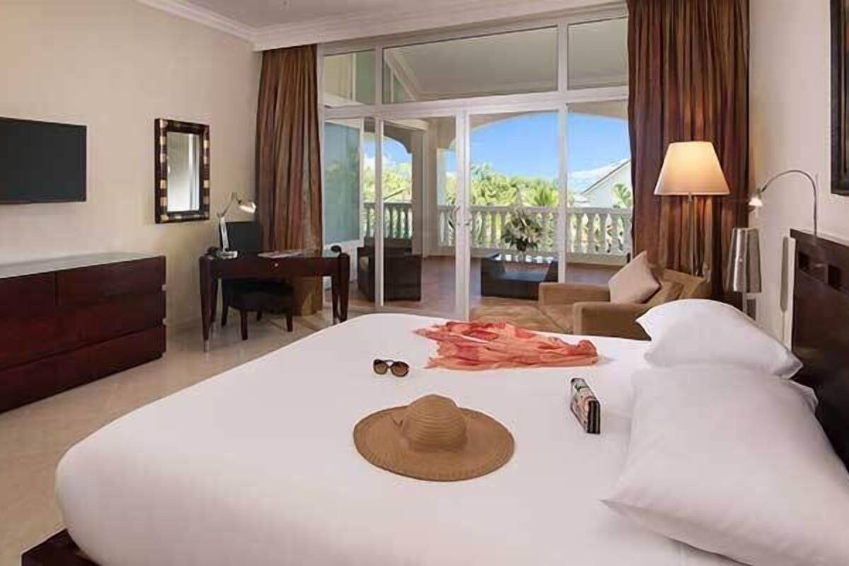 Premium bedding, desk, free WiFi, bed sheets