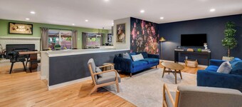 Mid Summer Night's Dream w/HotTub&Theater