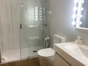 Shower, hair dryer, towels, soap - Plátanos & River Views I (Ponte de Lima)