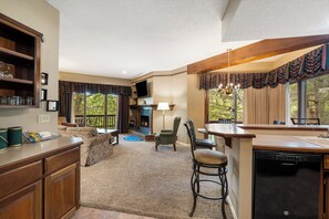 Smart-TV, Kamin, DVD-Player