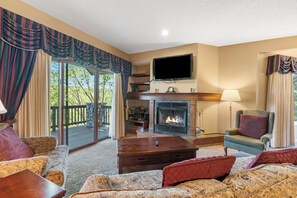 Smart TV, caminetto, lettore DVD