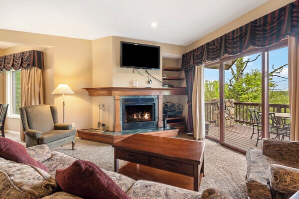 Smart-TV, Kamin, DVD-Player