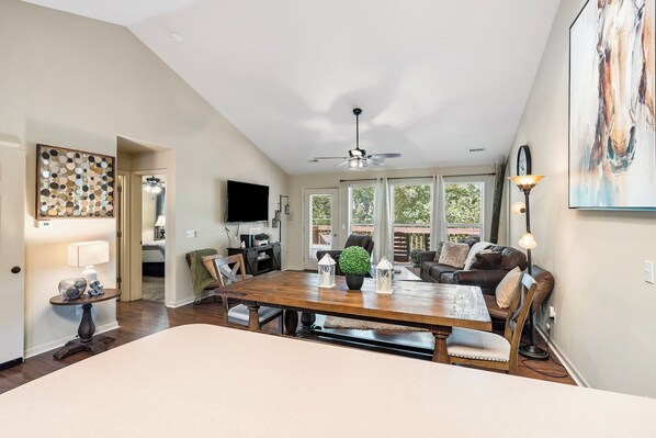 Smart TV, DVD player