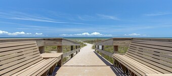 Cozy Ground Floor Walkout w/Ocean View