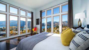 7 slaapkamers, een bureau, een strijkplank/strijkijzer, reisbedje