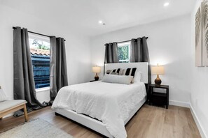 6 bedrooms, iron/ironing board, free WiFi, bed sheets - Private Pool, Patio, Fire Pit, Sleeps 12, 6 Beds, 5 Full Baths, Laundry, Parking (Miami)