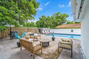 屋外ダイニングエリア