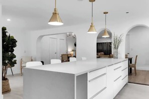 Interior - Private Pool, Patio, Fire Pit, Sleeps 12, 6 Beds, 5 Full Baths, Laundry, Parking (Miami)