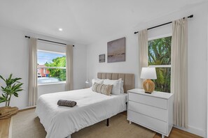 6 室のベッドルーム、アイロン / アイロン台、WiFi (無料)、ベッドシーツ