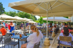 Outdoor dining - Casa di Marina - Charming Corfu Apartment for 4 (Corfu Town)