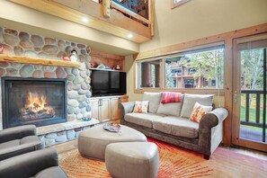 Smart TV, fireplace