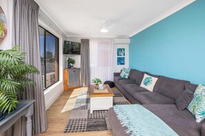 Smart TV, DVD player, stereo, offices