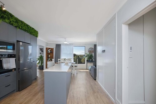 BJ Mick's Lakefront Apartment - Central Forster