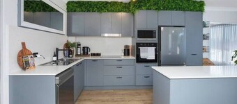 Stylish Lake Front Apartment - Walk to Forster Town Centre