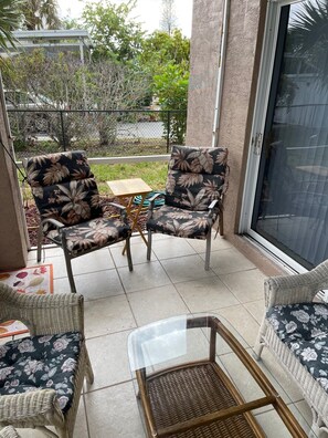 Terrace/patio - Walk to Siesta Key Beach. Beautiful condo with pool. (Sarasota)