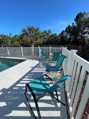 Property grounds - Walk to Siesta Key Beach. Beautiful condo with pool. (Sarasota)