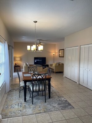 Interior - Walk to Siesta Key Beach. Beautiful condo with pool. (Sarasota)