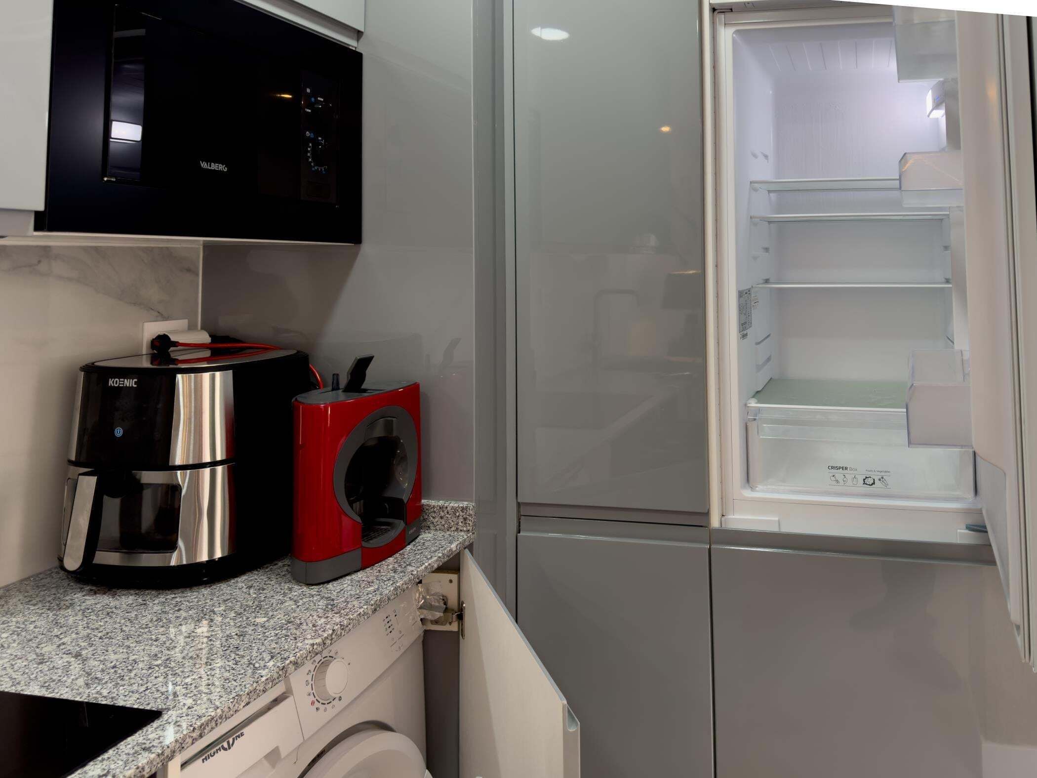 Refrigerador, microondas, horno y parrilla de estufa 