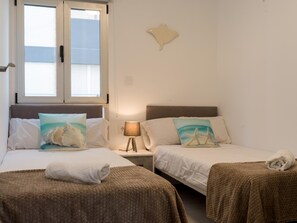 4 bedrooms, iron/ironing board, WiFi, bed sheets