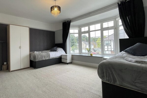 4 Schlafzimmer, Bügeleisen/Bügelbrett, WLAN, Bettwäsche