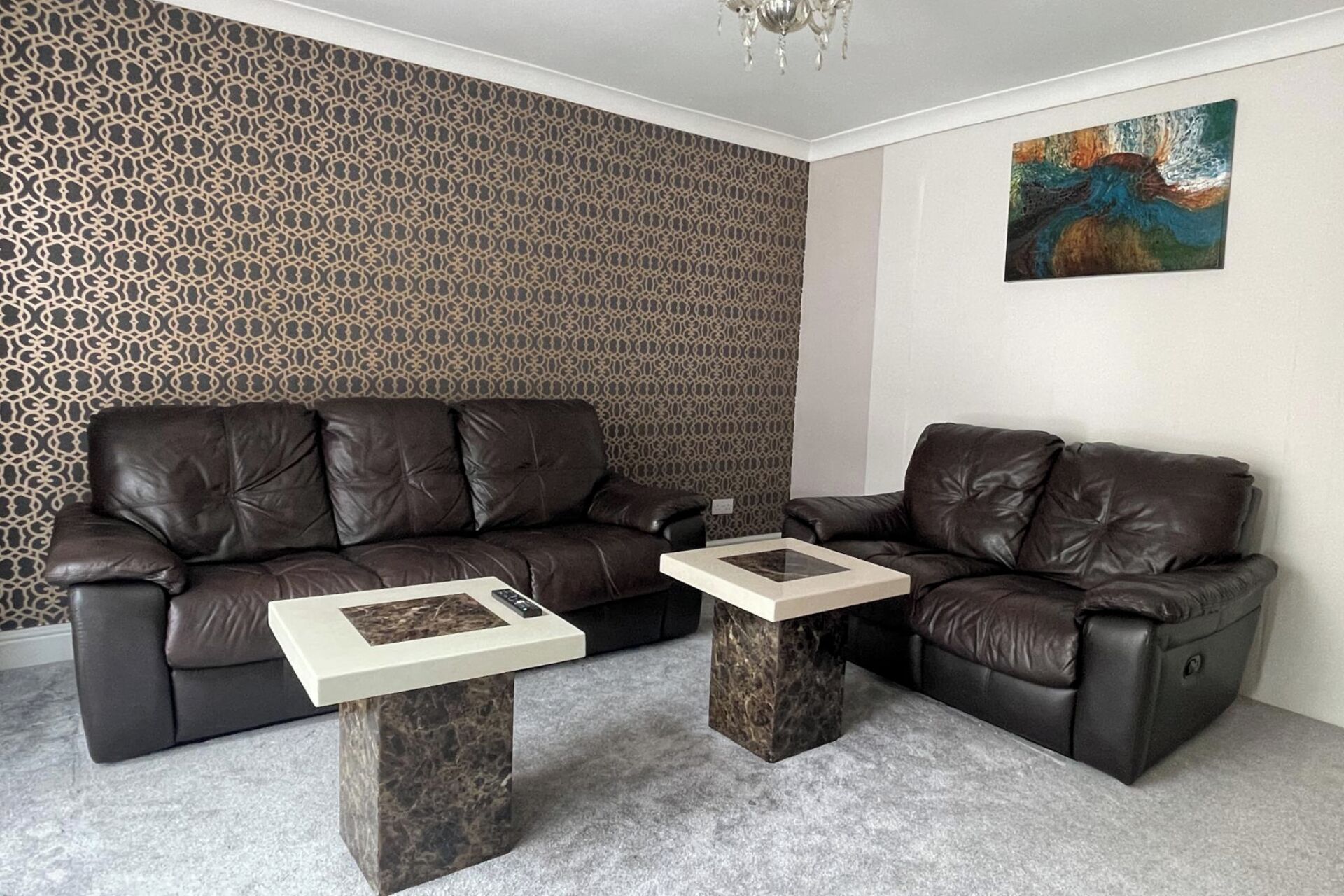 4 Bed  House Sleeps 8 - Enclosed Garden - Parking - Luton