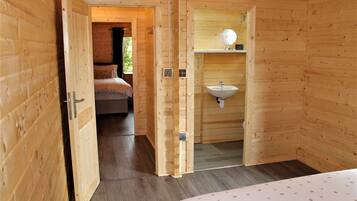 3 多间卧室、WiFi、床单