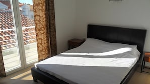 Unclassified image, 4 of 13, button - Apartments Edita - Terrace With sea View and Sunchaires (Tisno)