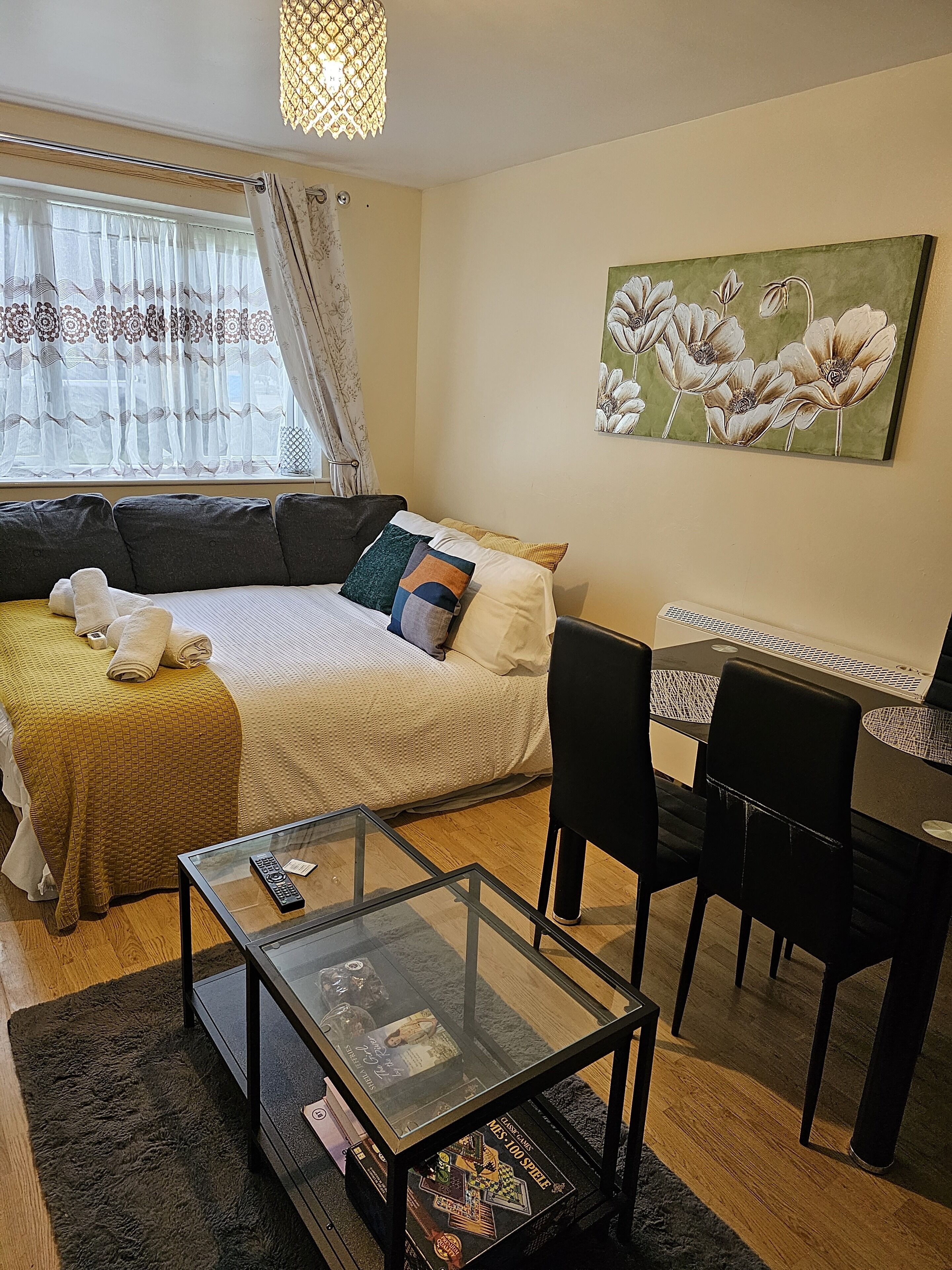 1 slaapkamer, een strijkplank/strijkijzer, wifi, beddengoed