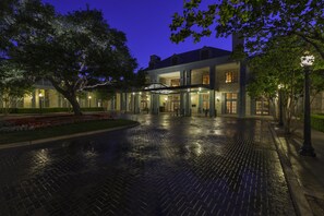 Unclassified image, 3 of 48, button - 1-Bedroom Suite at a 4⭐️ Hotel (San Antonio)