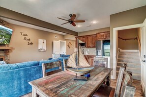 Dining - Don’t miss this family lakeview lodge! Sleeps 18; pools; near Silver Dollar City (Branson)