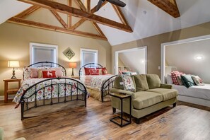 6 bedrooms, desk, iron/ironing board, travel crib - Luxury Lodge for 18, next to SDC, lake views, Indoor/Outdoor pools & splash pads (Branson)