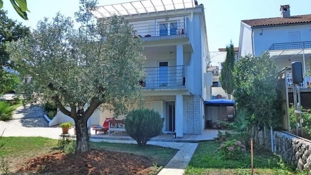 Apartment - Vlado - 300 m From Pebble Beach - SA6 2 (Omisalj)
